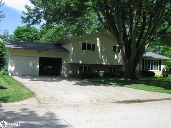 128 Woodland Dr, Forest City, IA 50436