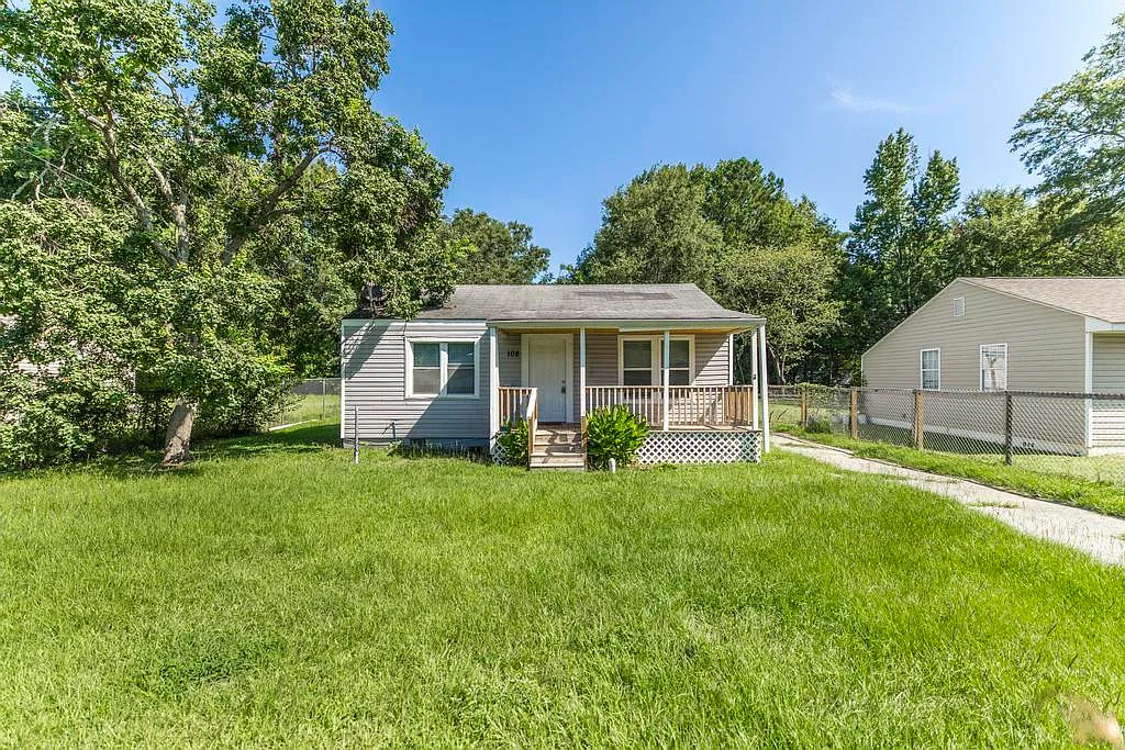 108 Angela Avenue - 1 — Photo 3