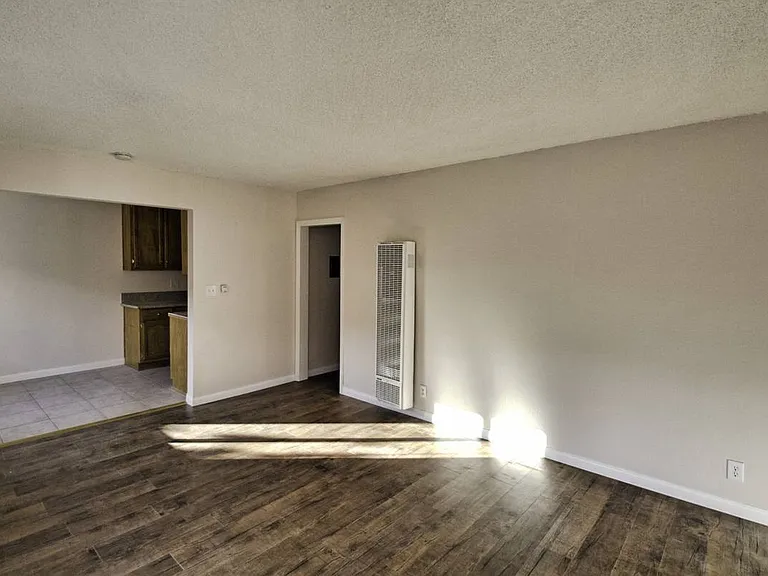 643 E 99th St #7 — Photo 2