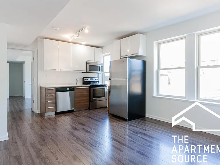 927 W Carmen Ave — Photo 1