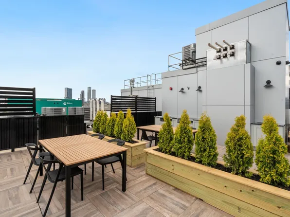 139 Christopher Columbus Drive image 28 of 33