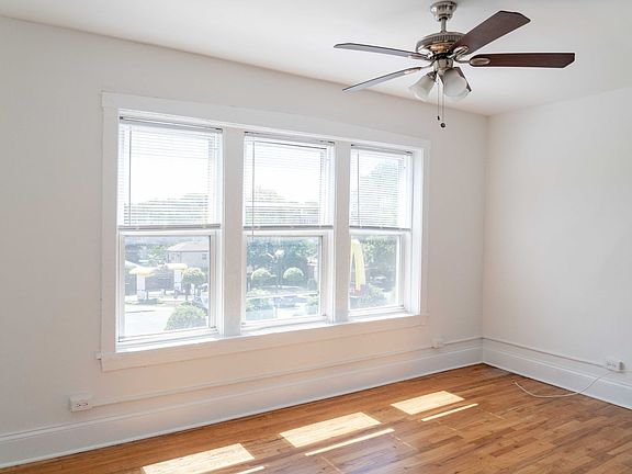 3rd image of 3842 W Lawrence Ave #306