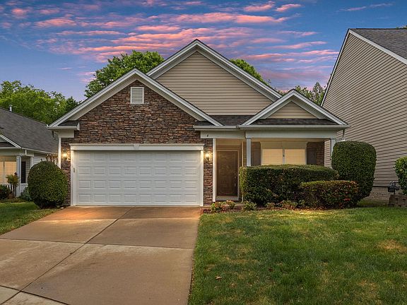 2nd image of 4 Harborton Ln