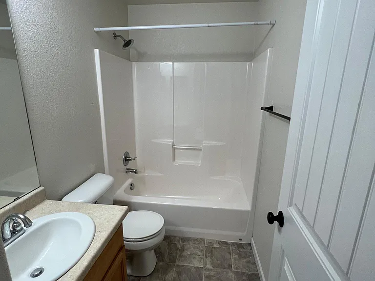 412 Cribbon Ave — Photo 8