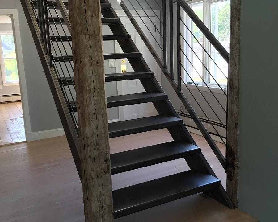 Stairs w/Railing
