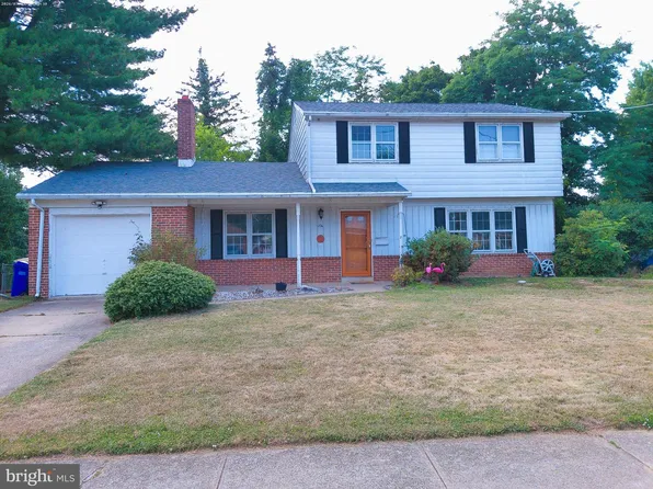 206 Green Lane Dr, Camp Hill, PA 17011