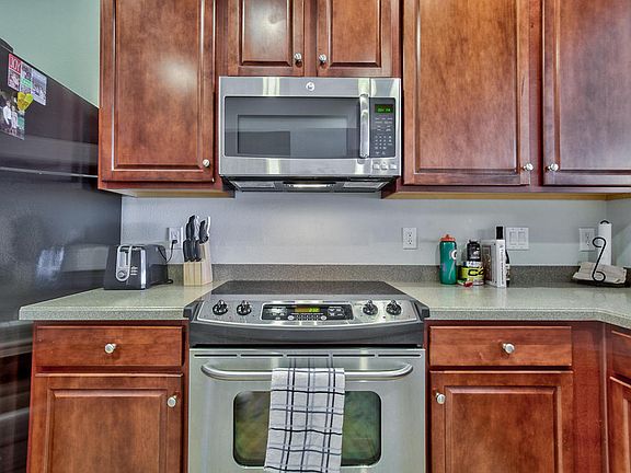 5th image of 7026 Roundleaf Dr