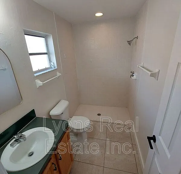 611 SE 5th St — Photo 8