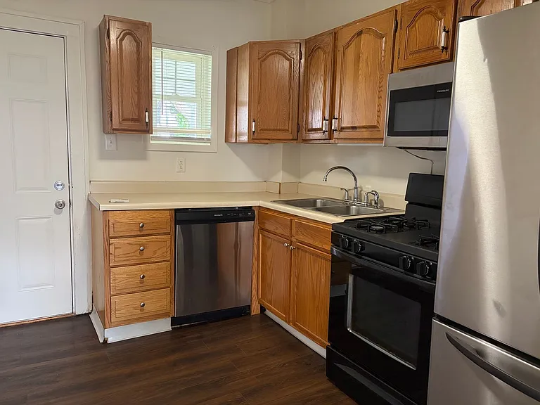 1404 S Center St — Photo 9