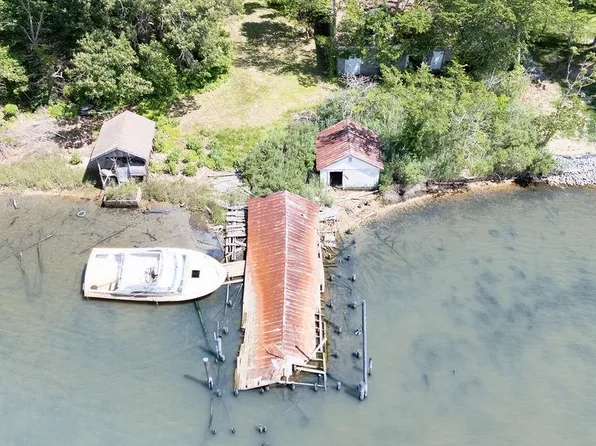 36-127 Beales Wharf Rd, Montross, VA 22520