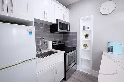 726 8th St #2 Photo 1