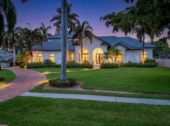 2nd image of 511 Alameda Ct