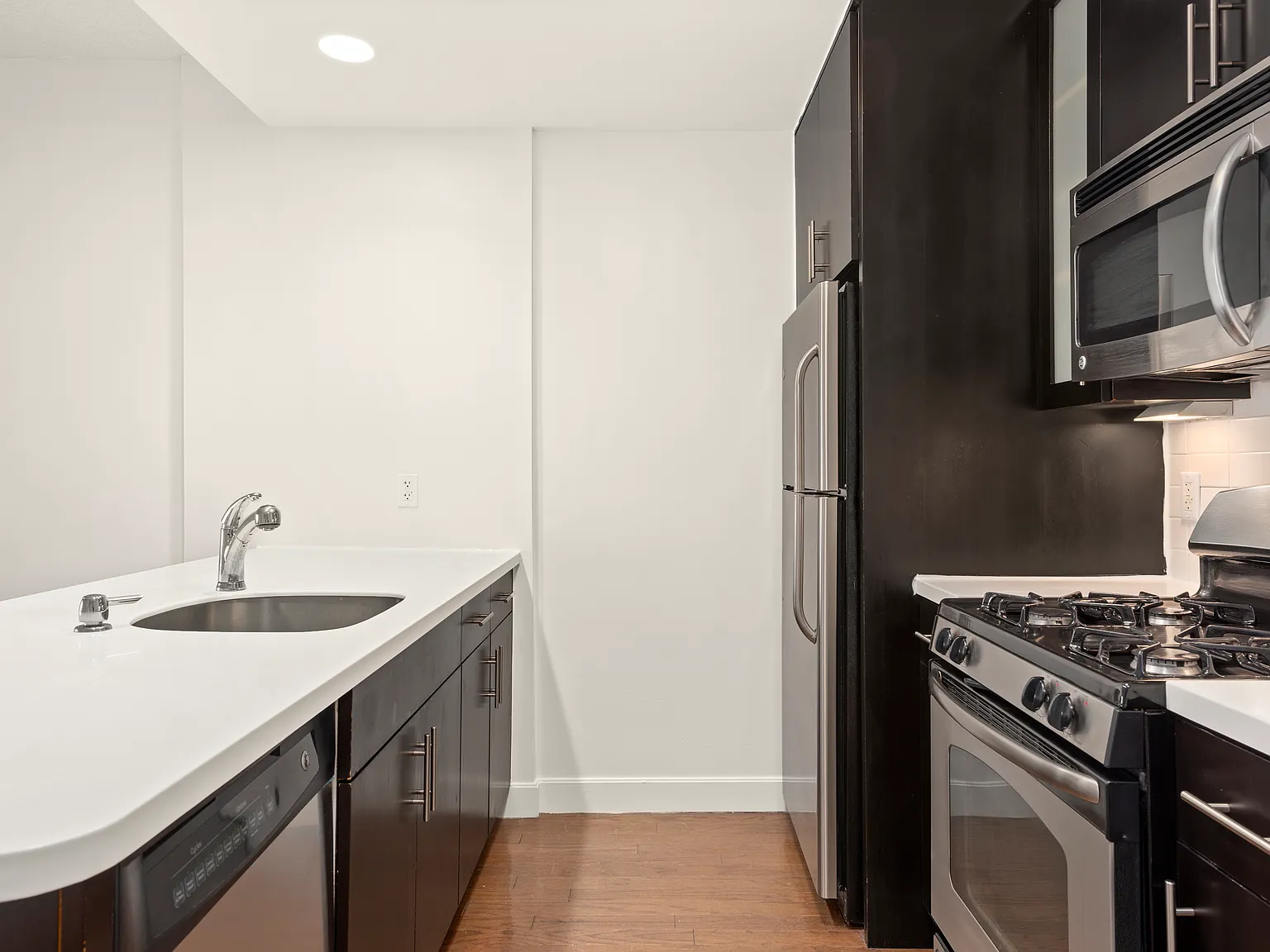 4134 Crescent St — Photo 4