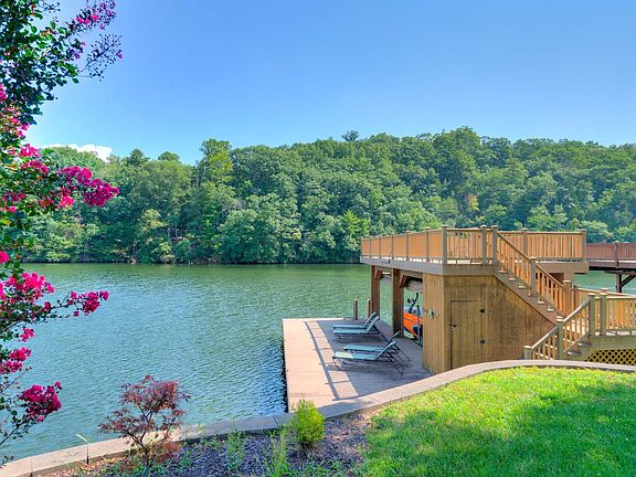 3rd image of 3998 Bonnie Banks Ln