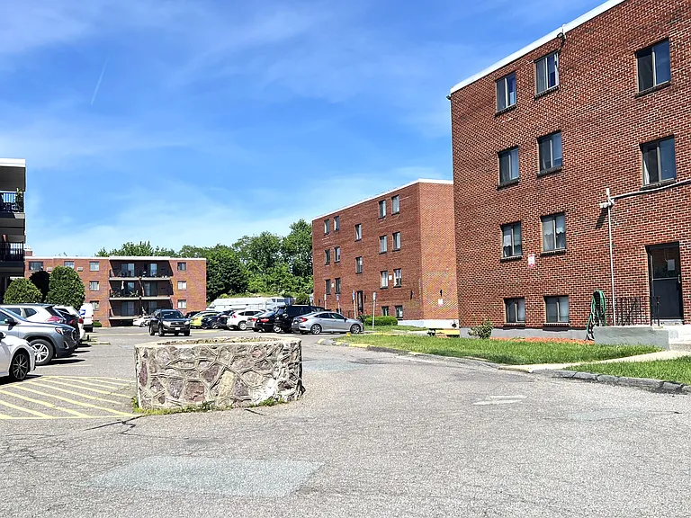 400 Governors Dr #5 — Photo 14