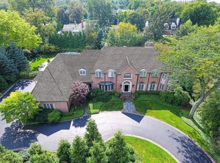 10 Meadowview Dr, Northfield, IL 60093