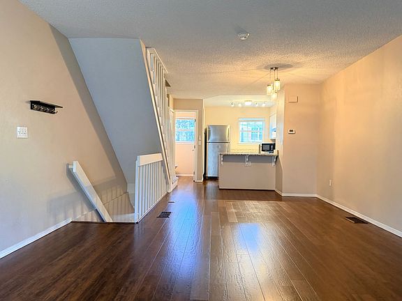 4th image of 2502 E Nichols Cir