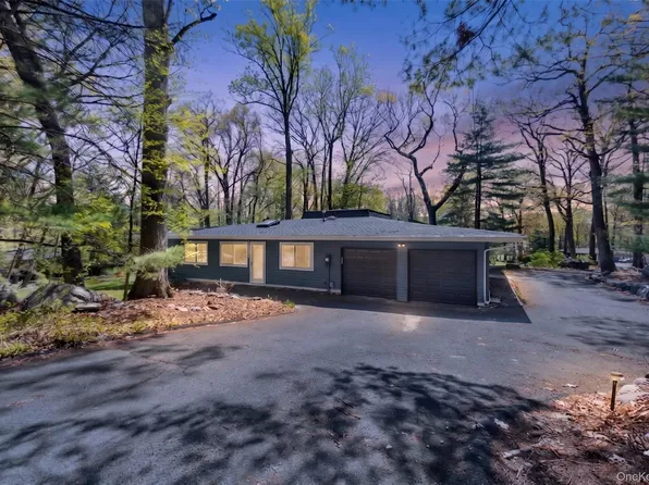 18 Halley Drive, Pomona, NY 10970