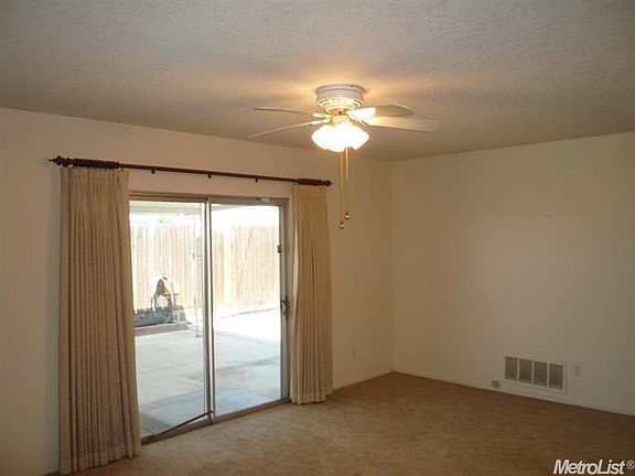 5th image of 1805 Larkspur Ln
