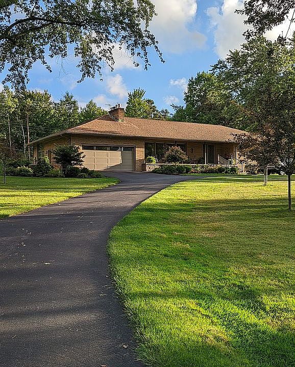 1st image of 3 Eagle Heights Dr