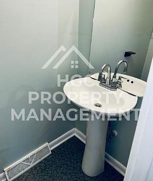 3rd image of 507 Greenway Dr