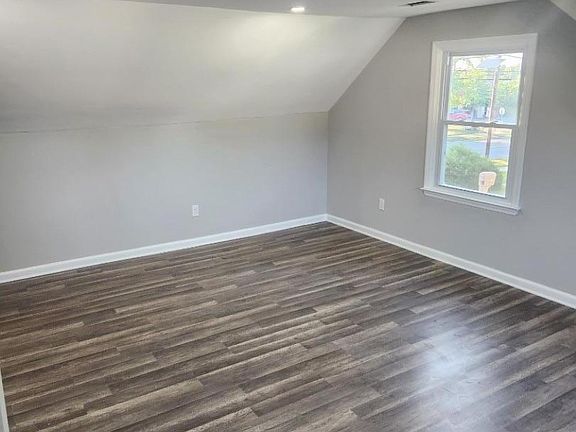 5th image of 223 Plainfield Ave