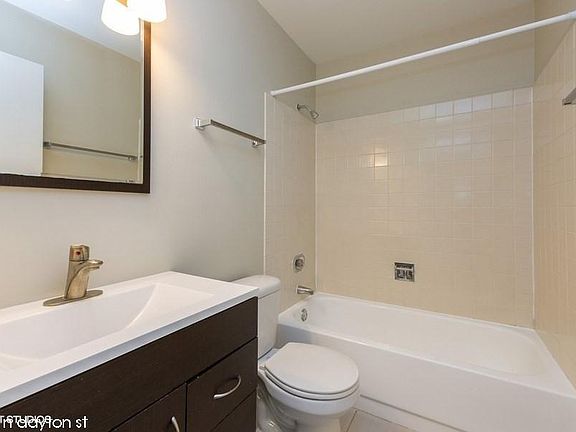 4th image of 1717 N Dayton St #924