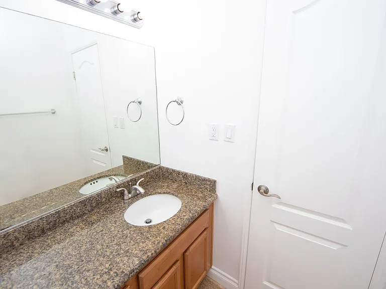 455 Ballantyne St #8 — Photo 24