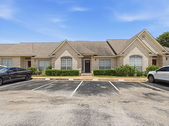 2nd image of 239 Navarro Dr