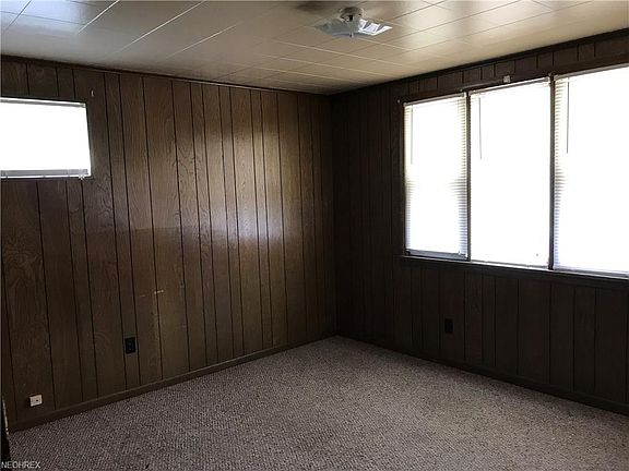 3rd image of 109 1/2 S Main St