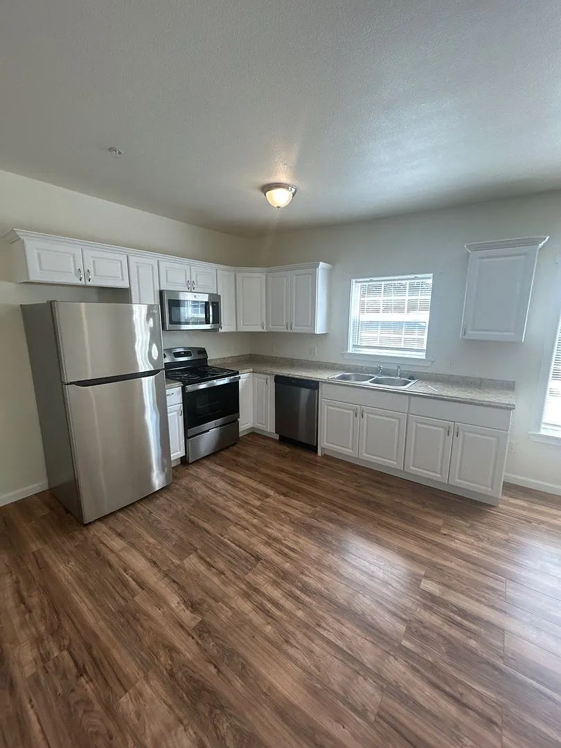 2 bed, 1.0 bath, 900 sqft, $1,295 — Photo 4