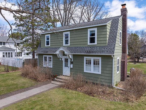 3rd image of 918 NW 3rd Ave