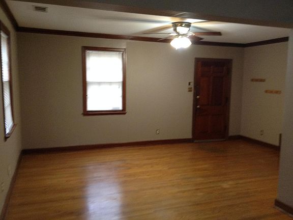 3rd image of 3182 N Waynoka Cres