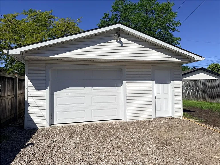 1651 Aubin Rd — Photo 17