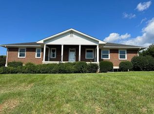 2223 Mount Regis Dr, Salem, VA 24153