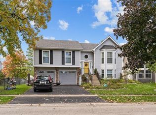 2022 Oaktree Trl, Lake Villa, IL 60046