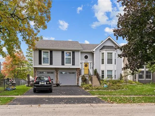 2022 Oaktree Trl, Lake Villa, IL 60046