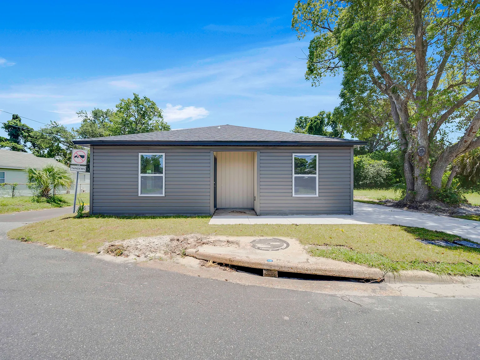 3 bed, 1000 sqft, $1,695 — Photo 2