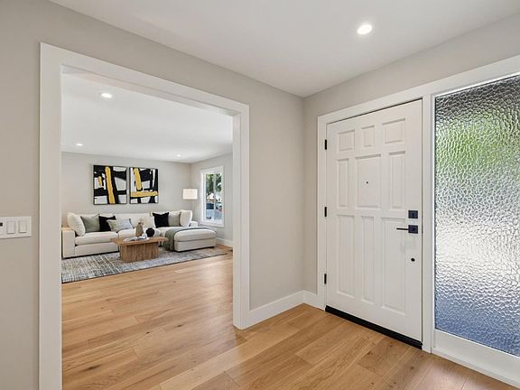 5th image of 935 Circle Dr