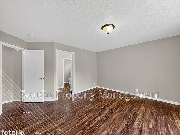 661 NW Connell Ave — Photo 13