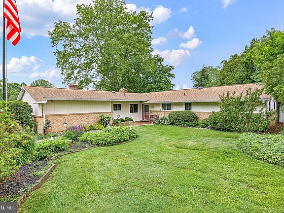 3rd image of 22 Ridgewood Cir