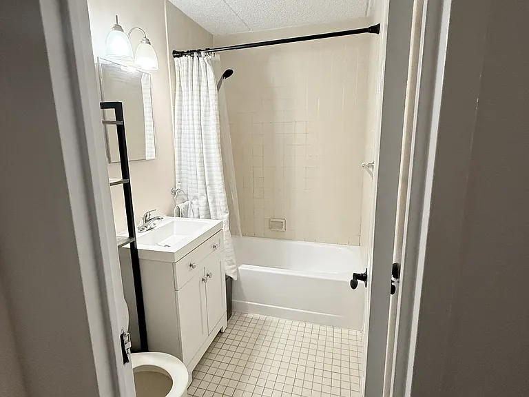 560 Halstead Ave #3J — Photo 13