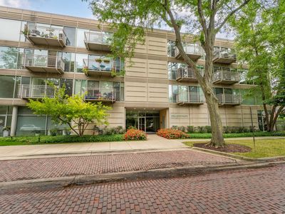 705 11th St APT 205, Wilmette, IL, 60091