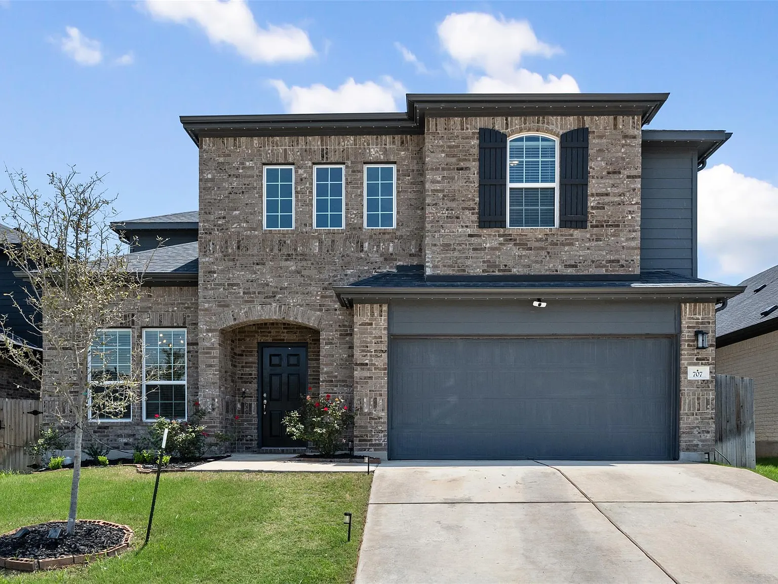 4 bed, 2.5 bath, 2758 sqft, $3,150 — Photo 3