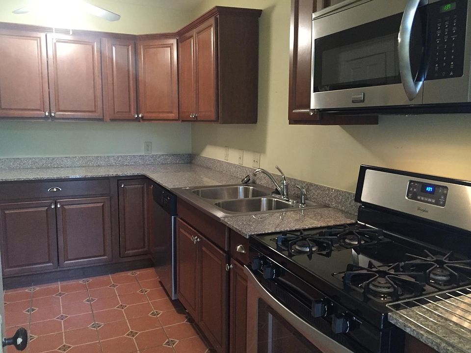 1st image of 1004 Scott St APT 1