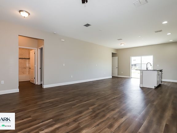 5th image of 708 Martin Ln