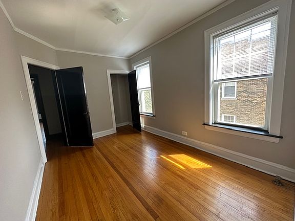 4th image of 4432 N Seeley Ave APT 3A