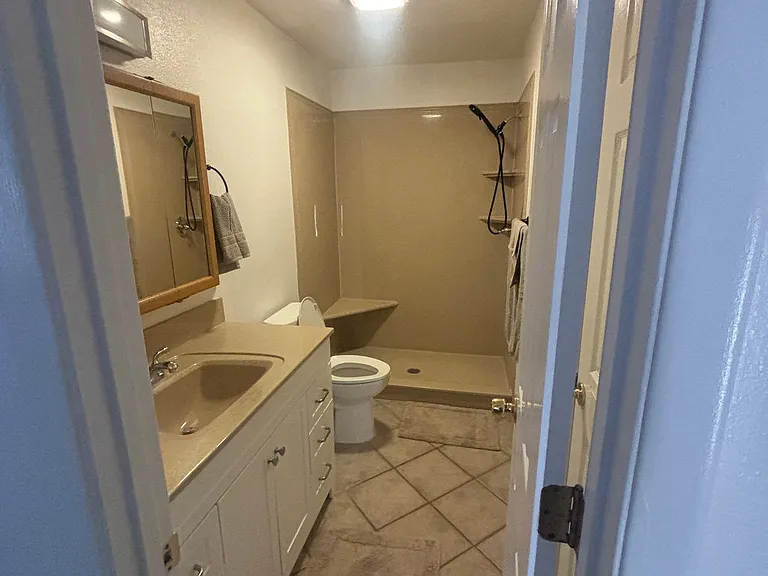 506 W Poe St — Photo 5
