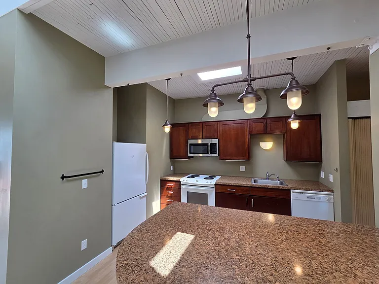 750 Monroe St — Photo 9