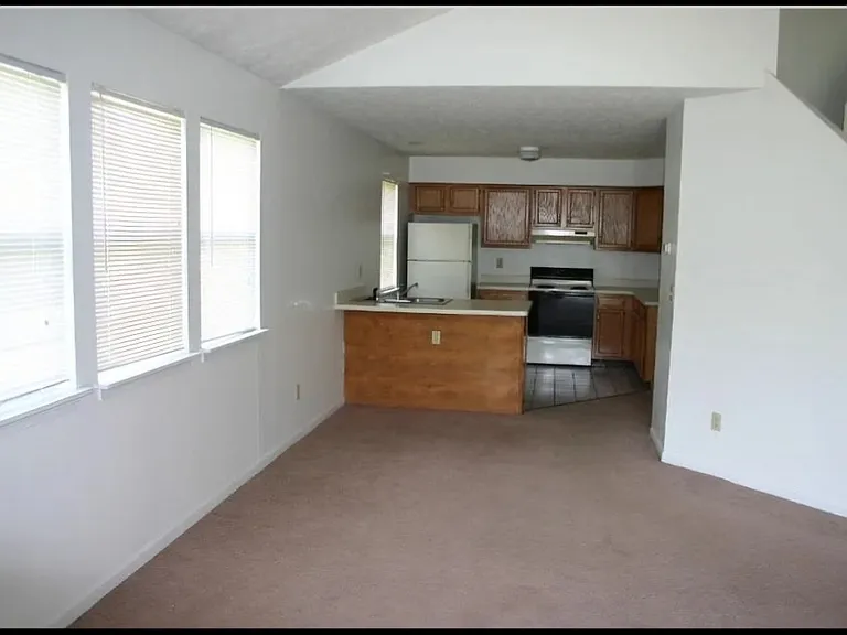 2043 Rolling Meadows Ln — Photo 9